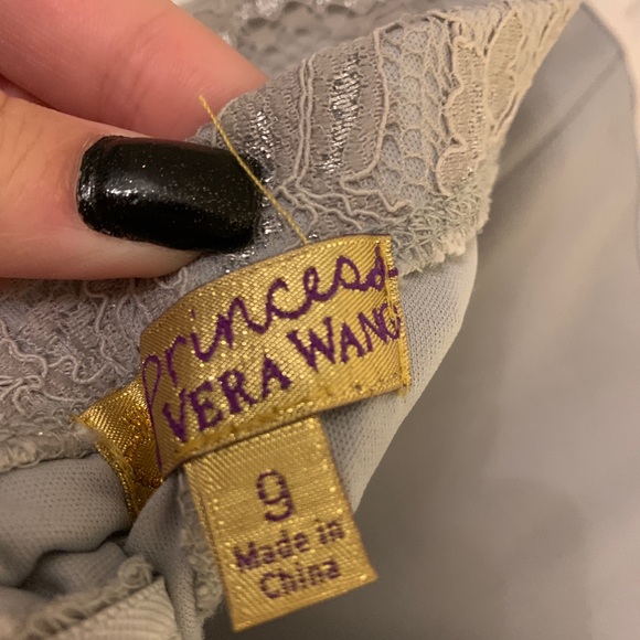 Lace dress - Picture 3 of 4